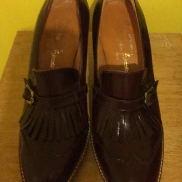 Wine color. Heel  shoe - Picture 1 of 3